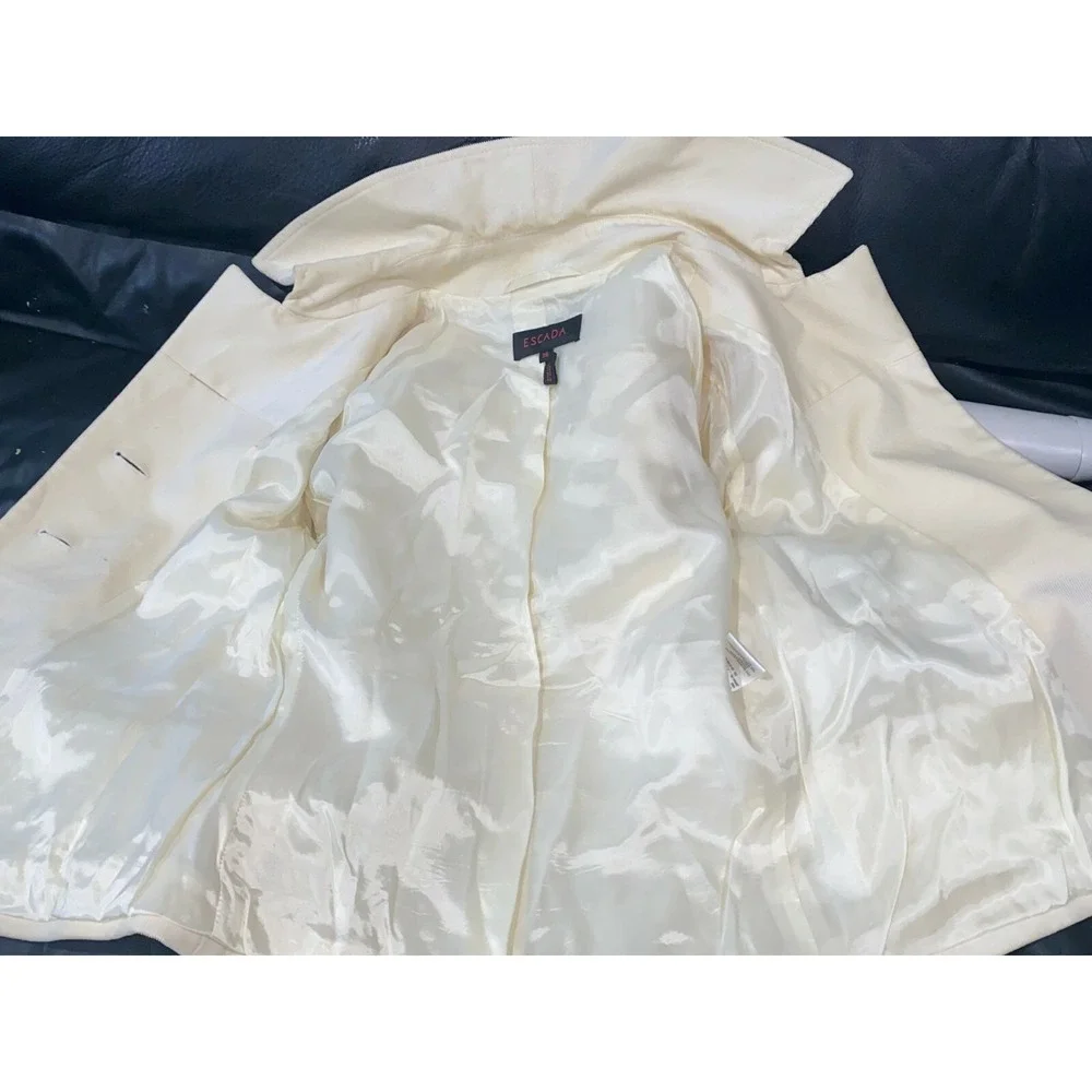 Escada brand color